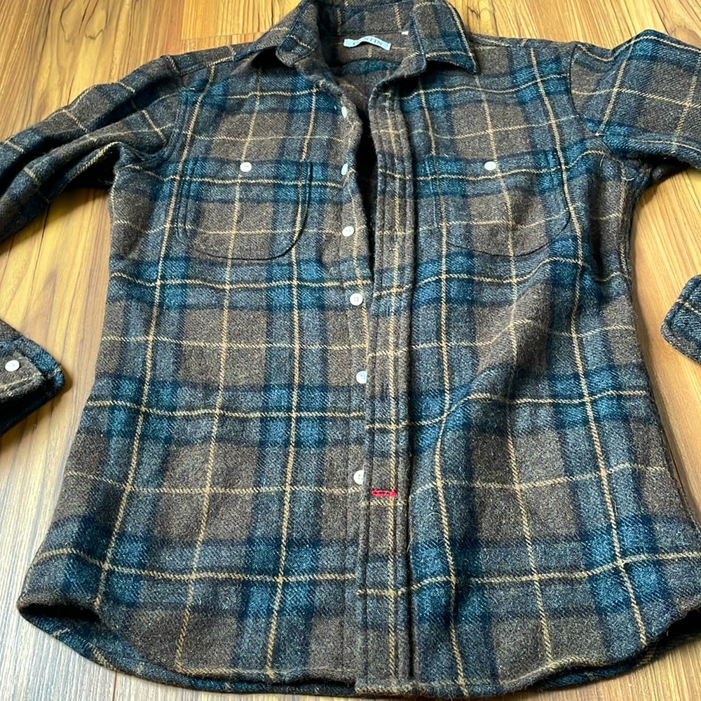 Gustin warm button down shirt like new